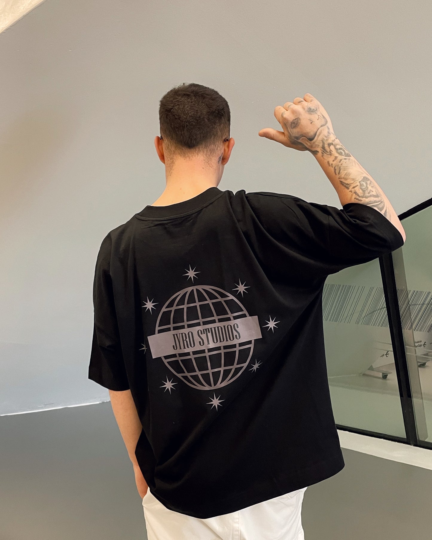 CAMISETA OVERSIZED WORLD